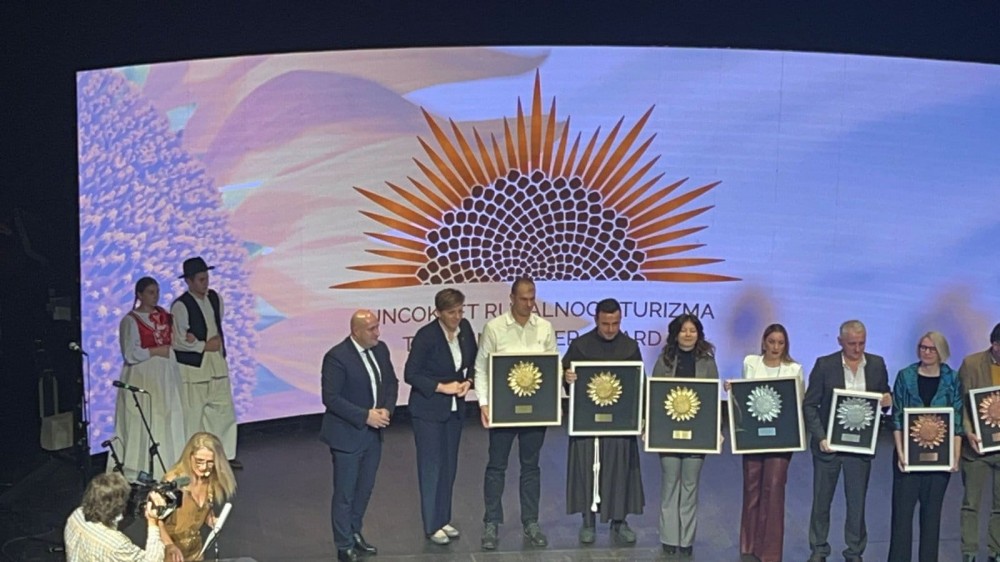 WhatsApp_Image_2025_12_11_at_10_.52 (1).jpeg